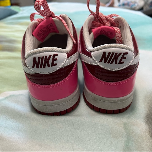 2007 Women’s Valentine’s Day Nike Dunks - Picture 4 of 10